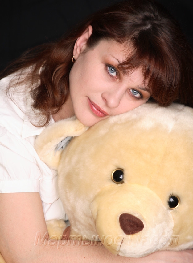 Домашний снимок, импульсное освещение, девушка не модель<br />
Из обработки только кадрирование