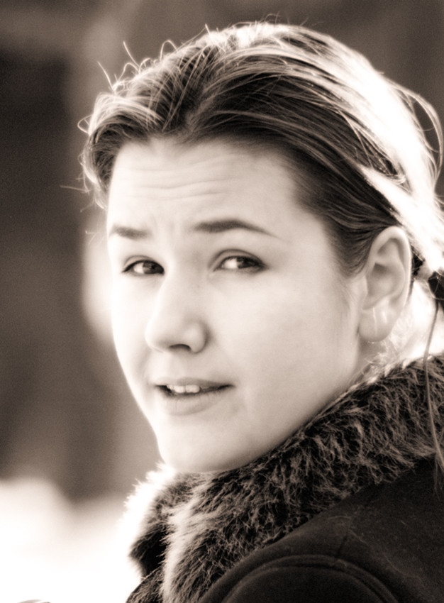 Модель не позировала, снято на прогулке в Сокольниках весной<br />
Снималось на цветную пленку....