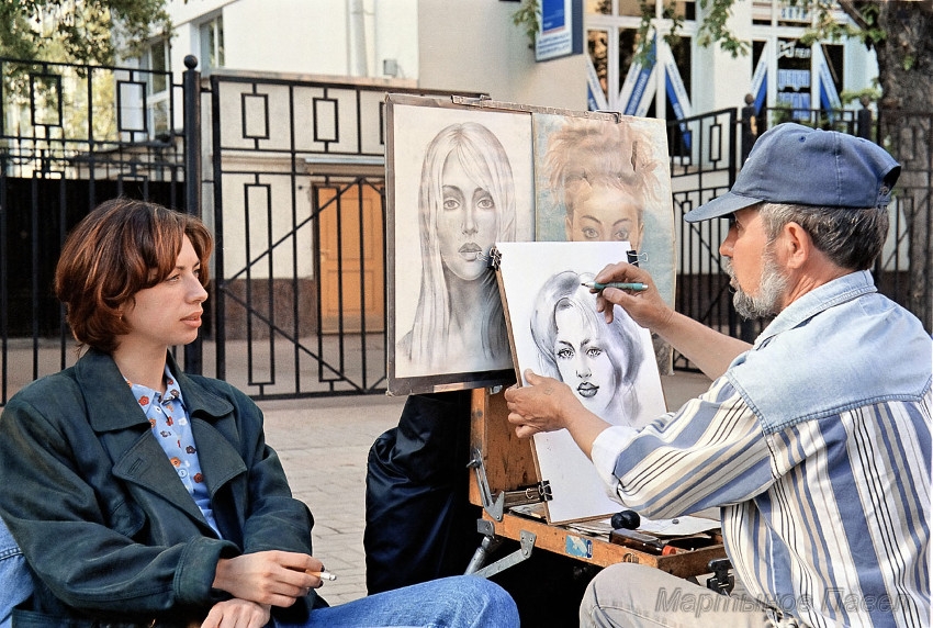 Модель мне не позировала, снято на прогулке на Арбате