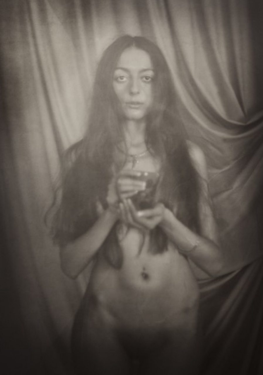 Модель- Тамара Козлова.Фотокор 9х12. Скан бумажного негатива.Домашняя студия.