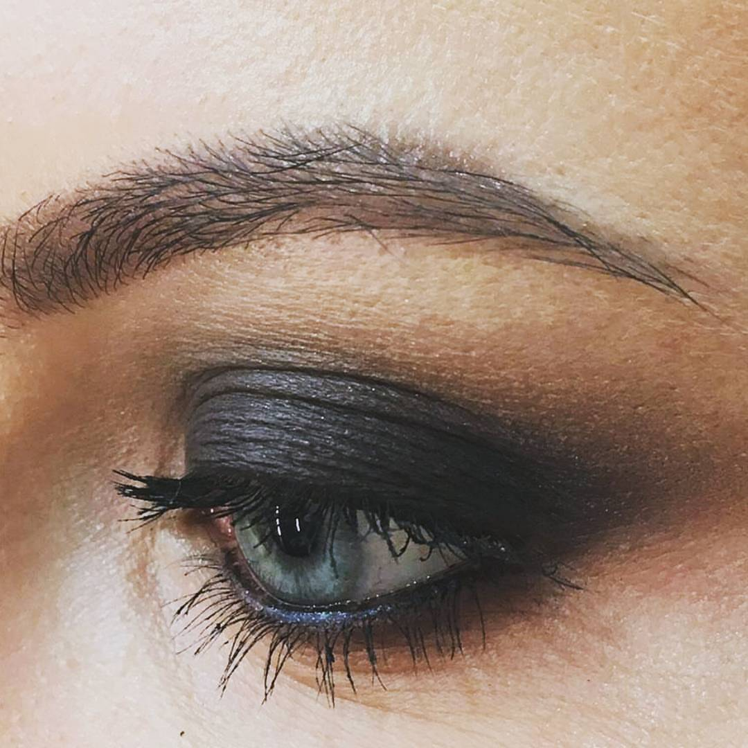 smoky eyes