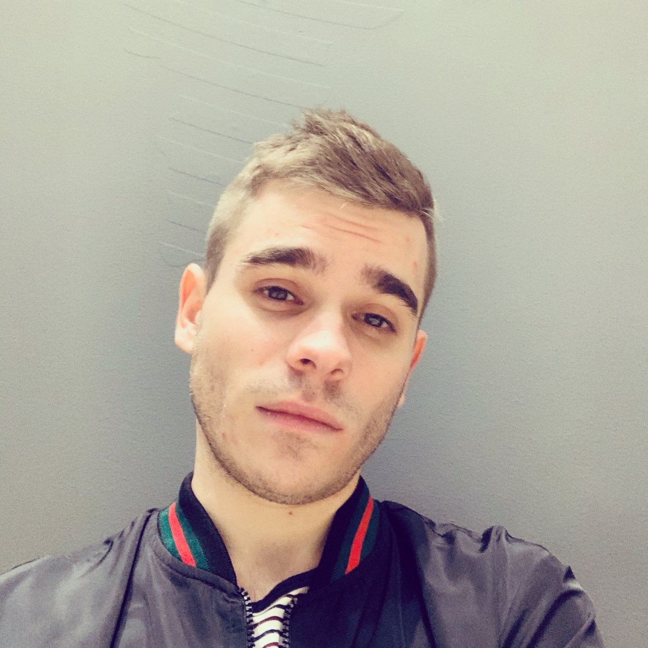 На выставке)