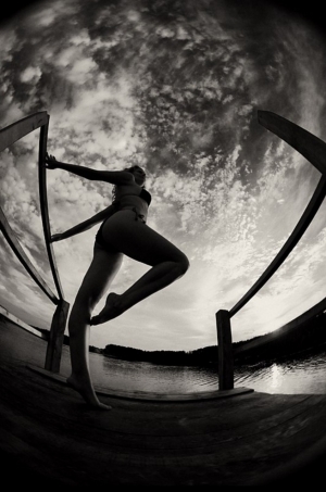 Под обратной стороной луны...